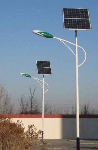 在太陽能路燈上選擇太陽能板時，需要考慮哪些因素？